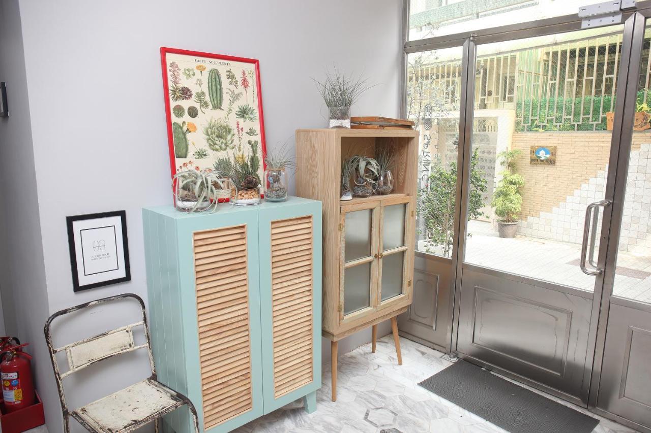 Spring Guest House Tainan Extérieur photo